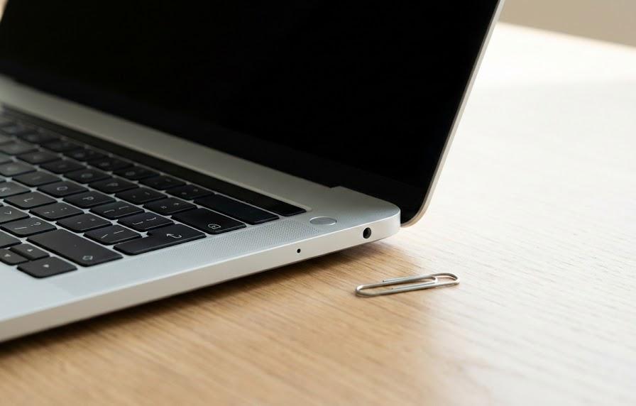 真っ暗な画面やフリーズから復旧させる基本手順